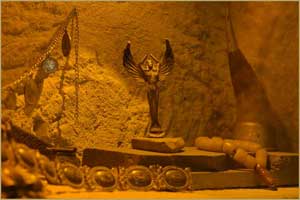Sunak Cave Hotel in Cappadocia Antique historical artifacts